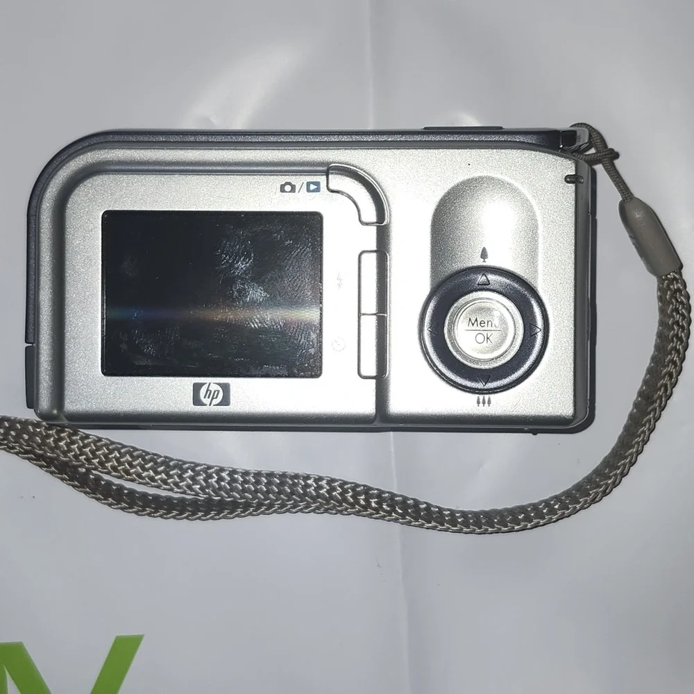 HP PhotoSmart E327 5.0MP Digital‎ Camera - Silver FOR PARTS NOT WORKING AS/IS